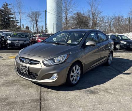 2013 Hyundai Accent SE