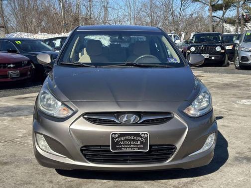 2013 Hyundai Accent SE