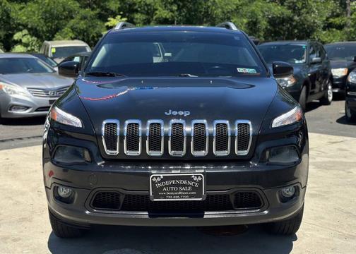 Brilliant Black Crystal Pearlcoat 2014 Jeep Cherokee Latitude