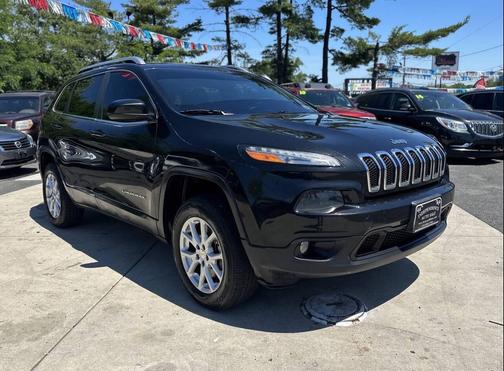Brilliant Black Crystal Pearlcoat 2014 Jeep Cherokee Latitude