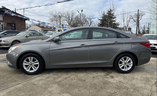 2013 Hyundai SONATA GLS
