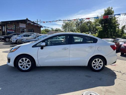 Clear White 2016 Kia Rio LX