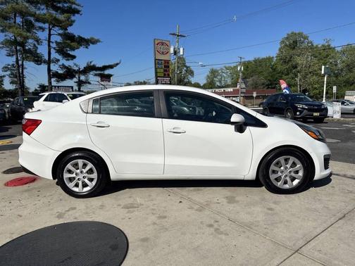 Clear White 2016 Kia Rio LX