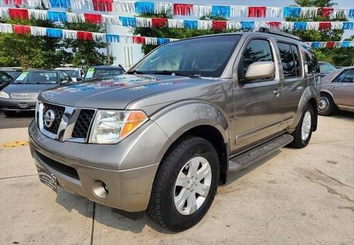 2005 Nissan Pathfinder LE
