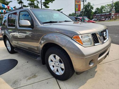 2005 Nissan Pathfinder LE
