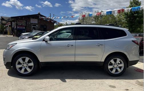 Silver Ice Metallic 2017 Chevrolet Traverse 1LT