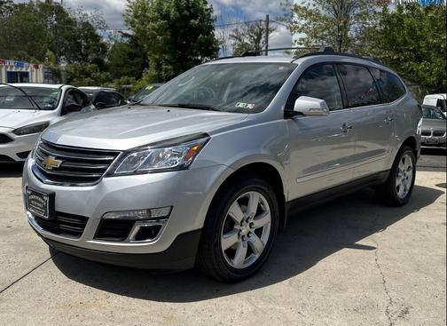 Silver Ice Metallic 2017 Chevrolet Traverse 1LT