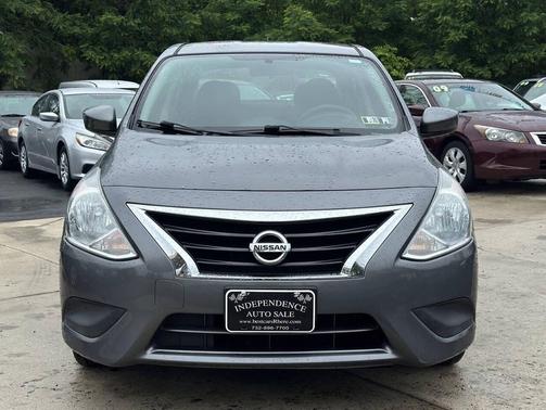 Gun Metallic 2016 Nissan Versa 1.6 SV