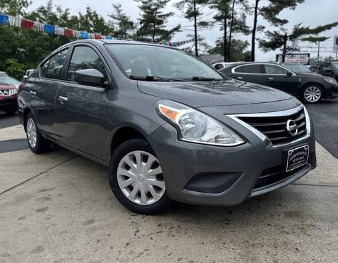 Gun Metallic 2016 Nissan Versa 1.6 SV