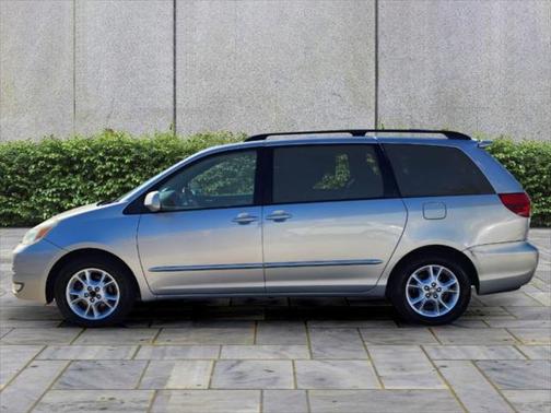 2004 Toyota Sienna XLE
