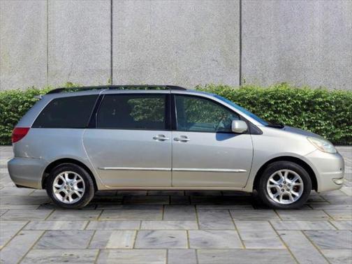 2004 Toyota Sienna XLE