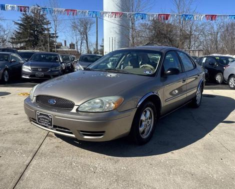 2004 Ford Taurus SE