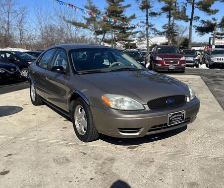 2004 Ford Taurus SE