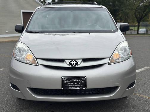 Silver Shadow Pearl 2009 Toyota Sienna LE