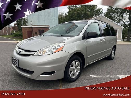 Silver Shadow Pearl 2009 Toyota Sienna LE