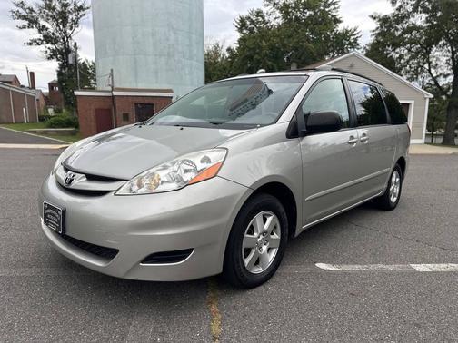 Silver Shadow Pearl 2009 Toyota Sienna LE