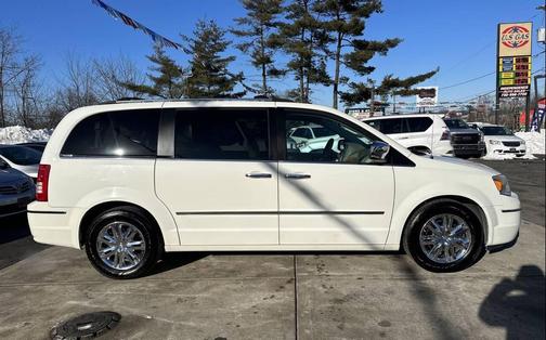 2010 Chrysler Town & Country Limited