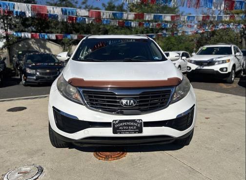Clear White 2013 Kia Sportage LX