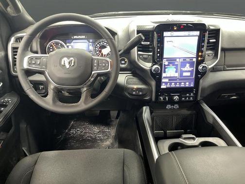 2025 RAM 2500 Big Horn Crew Cab 4x4 8' Box