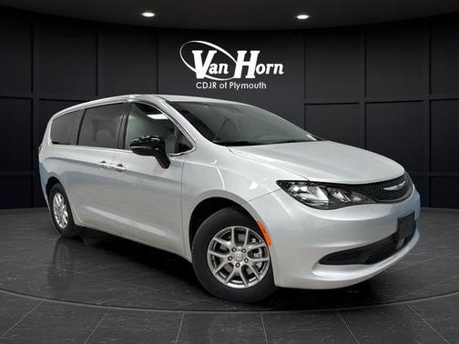 Silver Mist Clearcoat 2026 Chrysler Voyager LX