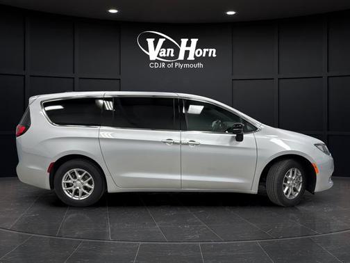 Silver Mist Clearcoat 2026 Chrysler Voyager LX