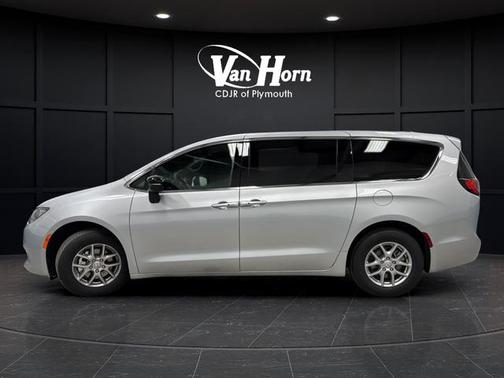 Silver Mist Clearcoat 2026 Chrysler Voyager LX