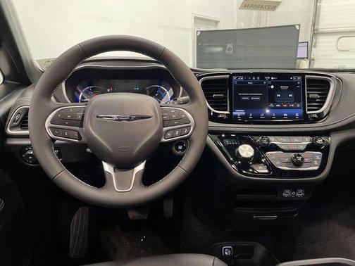 2025 Chrysler Pacifica Hybrid Select