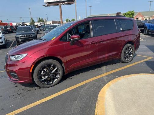 2023 Chrysler Pacifica Touring L