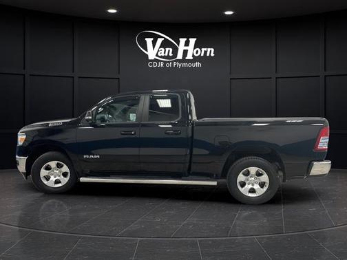 Diamond Black Crystal Pearlcoat 2021 RAM 1500 Big Horn/Lone Star