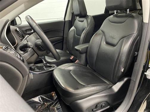 Photo 4 of 42 of 2018 Jeep Compass Limited