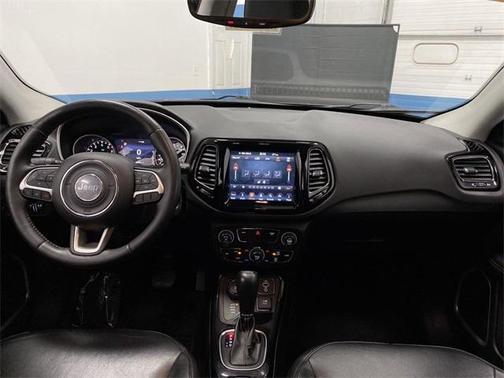Photo 5 of 42 of 2018 Jeep Compass Limited