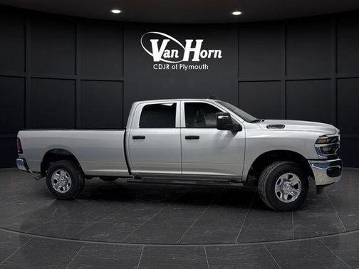 2026 RAM 2500 Tradesman Crew Cab 4x4 8' Box