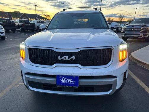 Glacial White Pearl 2024 Kia Telluride EX