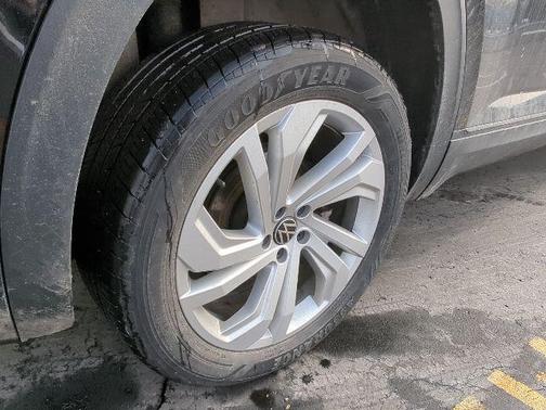 2023 Volkswagen Atlas 3.6L SE w/Technology