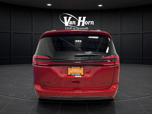 Red Hot Pearlcoat 2025 Chrysler Pacifica Limited