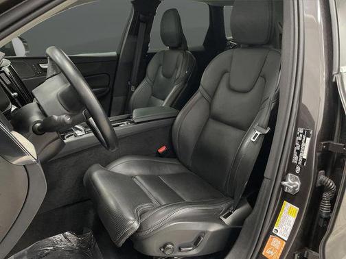 2022 Volvo XC60 Recharge Plug-In Hybrid T8 Inscription