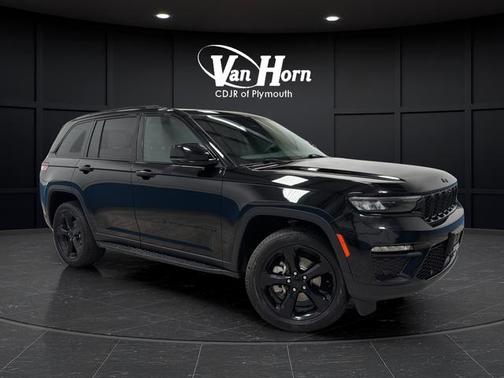 Diamond Black Crystal Pearlcoat 2024 Jeep Grand Cherokee Limited