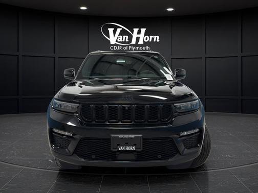 Diamond Black Crystal Pearlcoat 2024 Jeep Grand Cherokee Limited