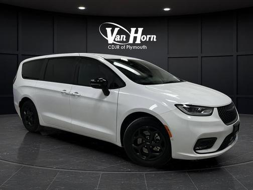 2024 Chrysler Pacifica Hybrid S Appearance Pkg