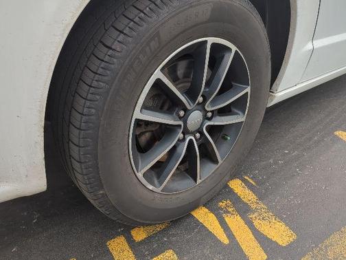 White Knuckle Clearcoat 2018 Dodge Grand Caravan SE