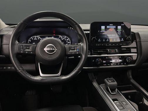 2022 Nissan Pathfinder SL 4WD