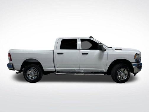 2024 RAM 2500 Tradesman Crew Cab 4x4 6'4' Box