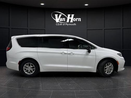 Bright White Clearcoat 2026 Chrysler Pacifica L