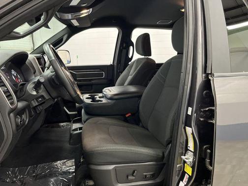 2022 RAM 3500 Big Horn Crew Cab 4x4 8' Box