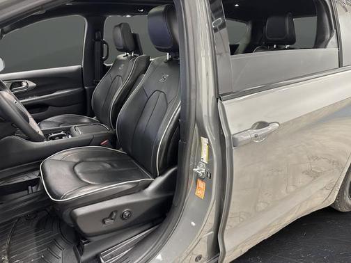 2022 Chrysler Pacifica Hybrid Limited