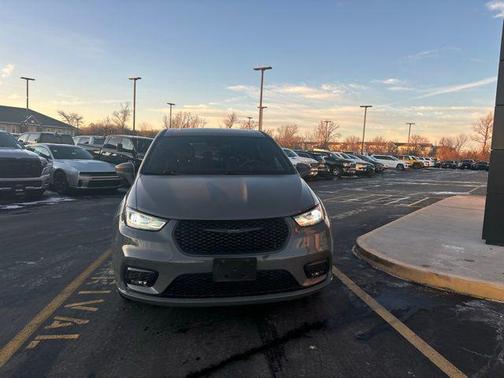 2022 Chrysler Pacifica Hybrid Limited