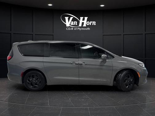 2022 Chrysler Pacifica Hybrid Limited