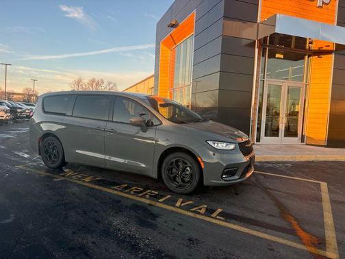 2022 Chrysler Pacifica Hybrid Limited