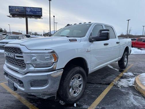 2024 RAM 3500 Tradesman Crew Cab 4x4 6'4' Box