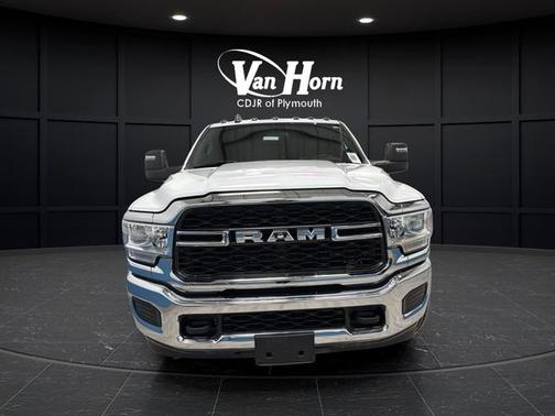 Bright White Clearcoat 2024 RAM 3500 Tradesman Crew Cab 4x4 6'4' Box